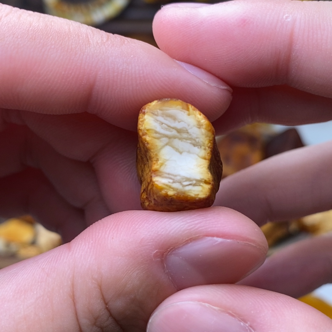 定制琥珀天然蜜蜡