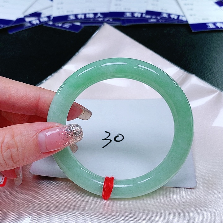 翡翠手镯（圆镯）未镶嵌