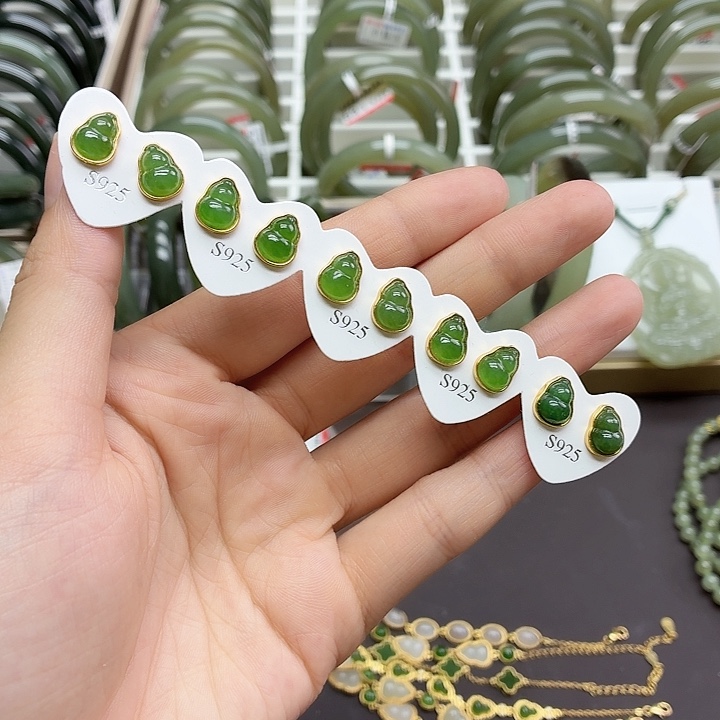 未镶嵌和田玉耳饰