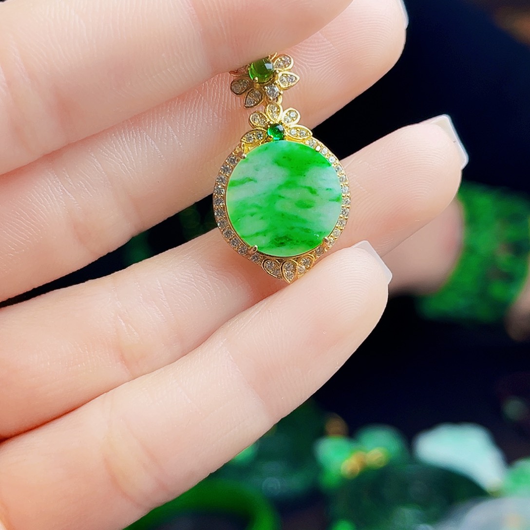 颈饰银S925镶嵌翡翠多样性