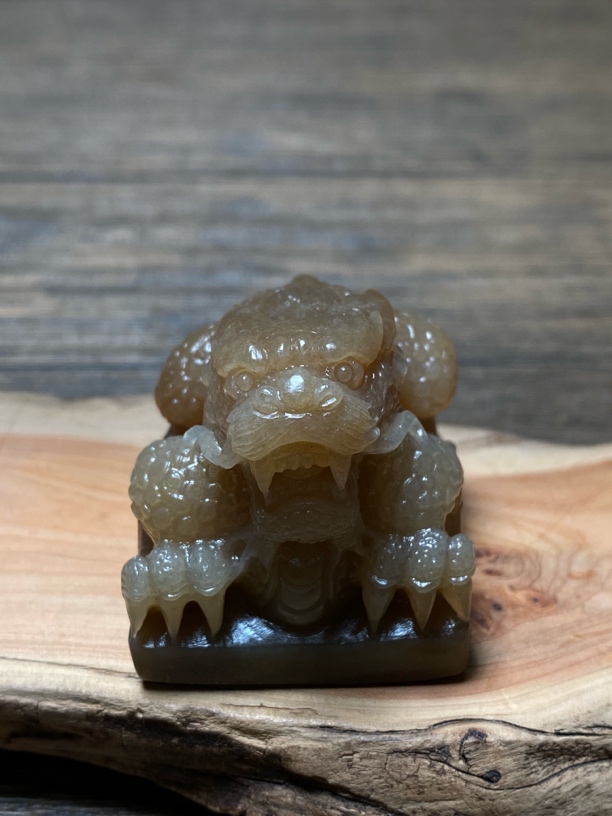 和田且末糖《龙》印章 尺寸：38/34.6/39m 重量：83.90g