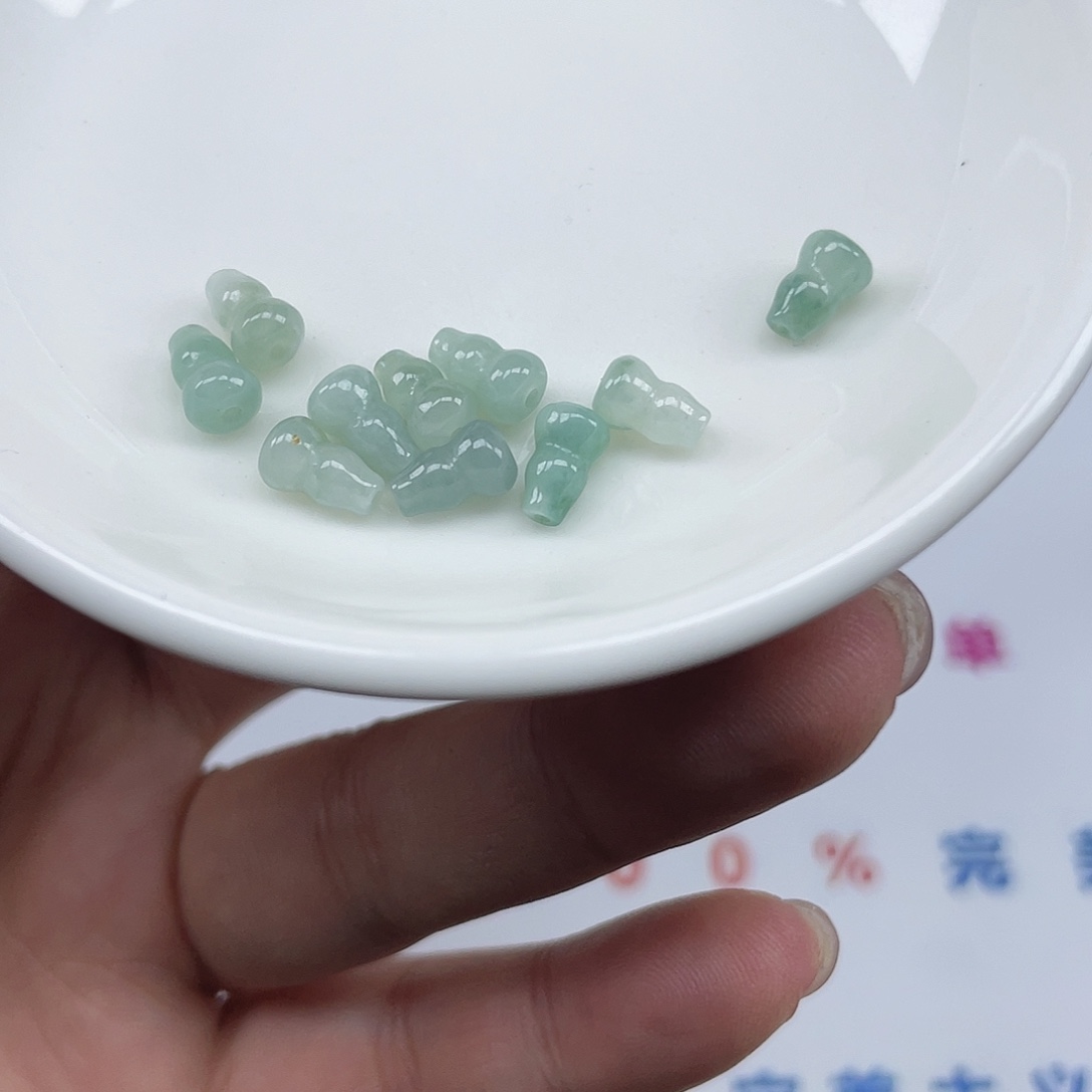 翡翠散珠翡翠通孔葫芦10颗缅蓝