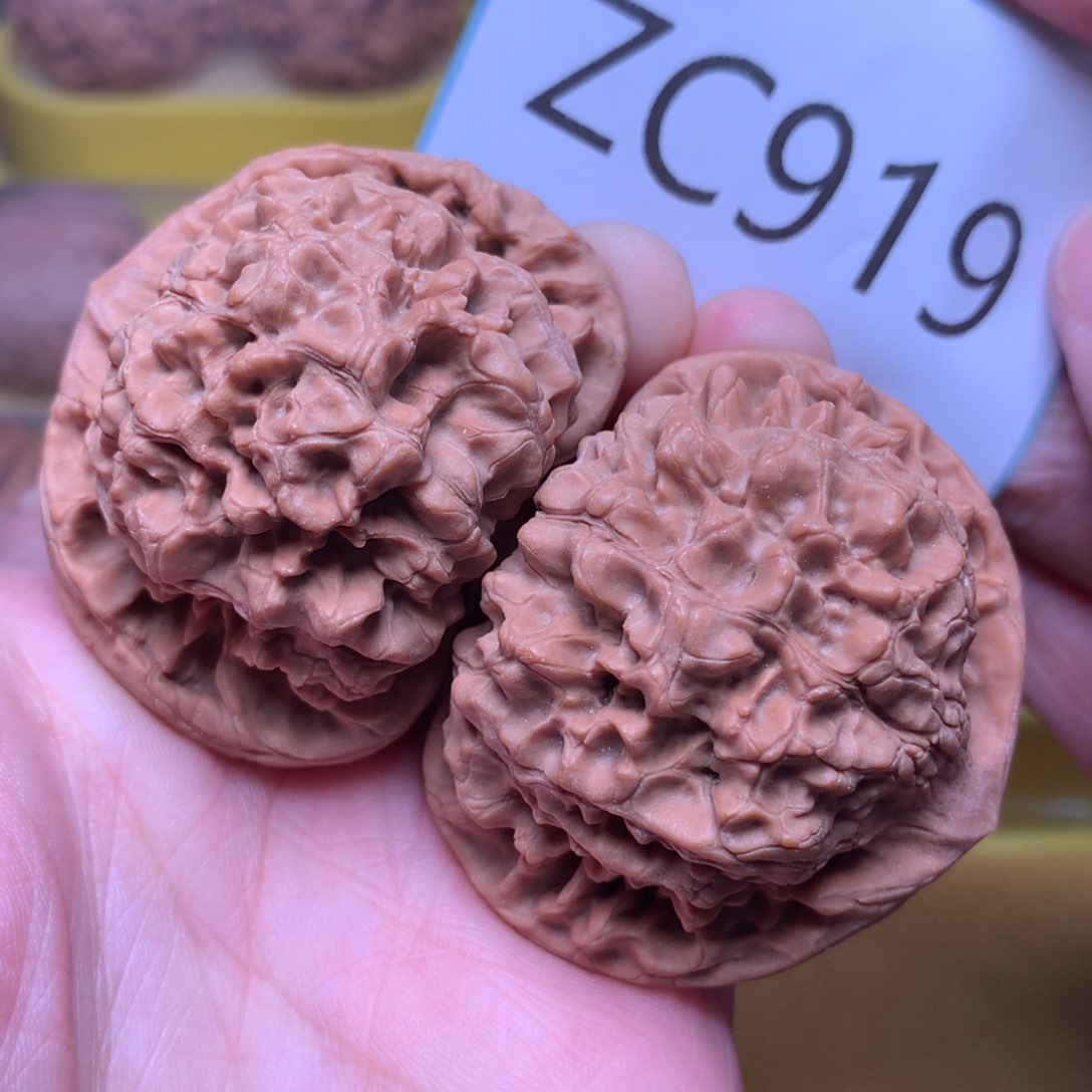 文玩核桃把件麒麟官帽48