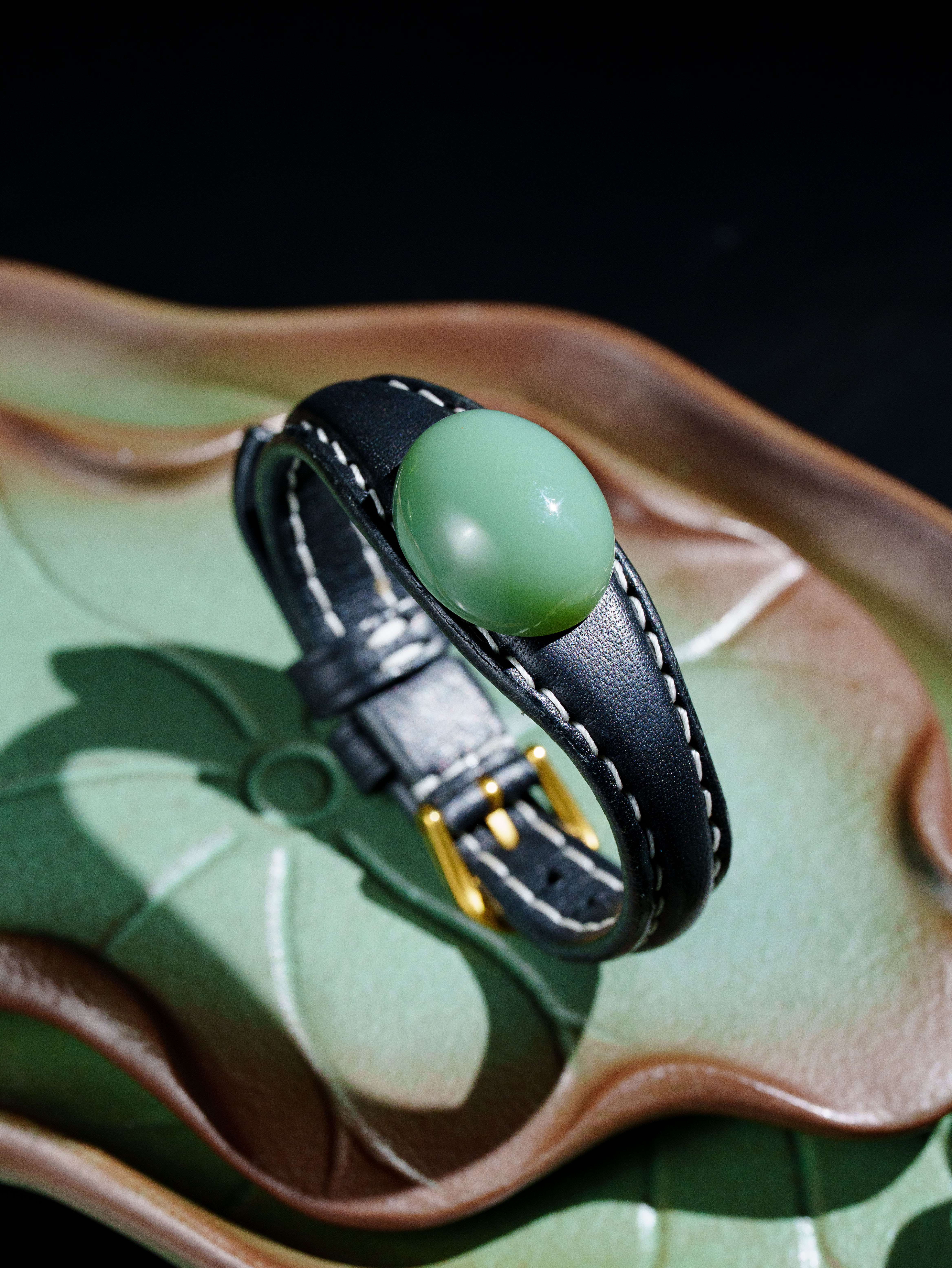 【鸭蛋青系列】鸭蛋青椭圆蛋面和田玉手牌（18）D5040