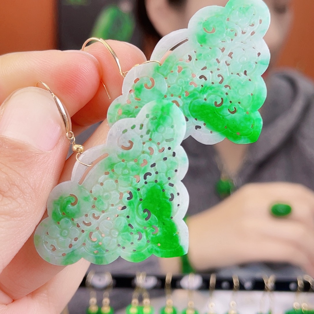 翡翠18K金镶嵌耳饰