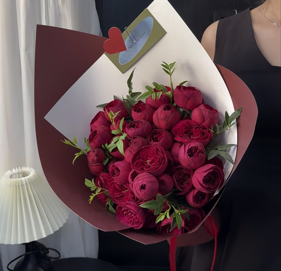 红蕾丝 -玫瑰（ 一单补邮 两单包邮）鲜花