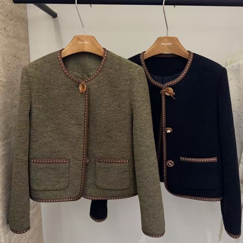 圆领短外套流光风灰色小香风外套短款保暖三粒扣