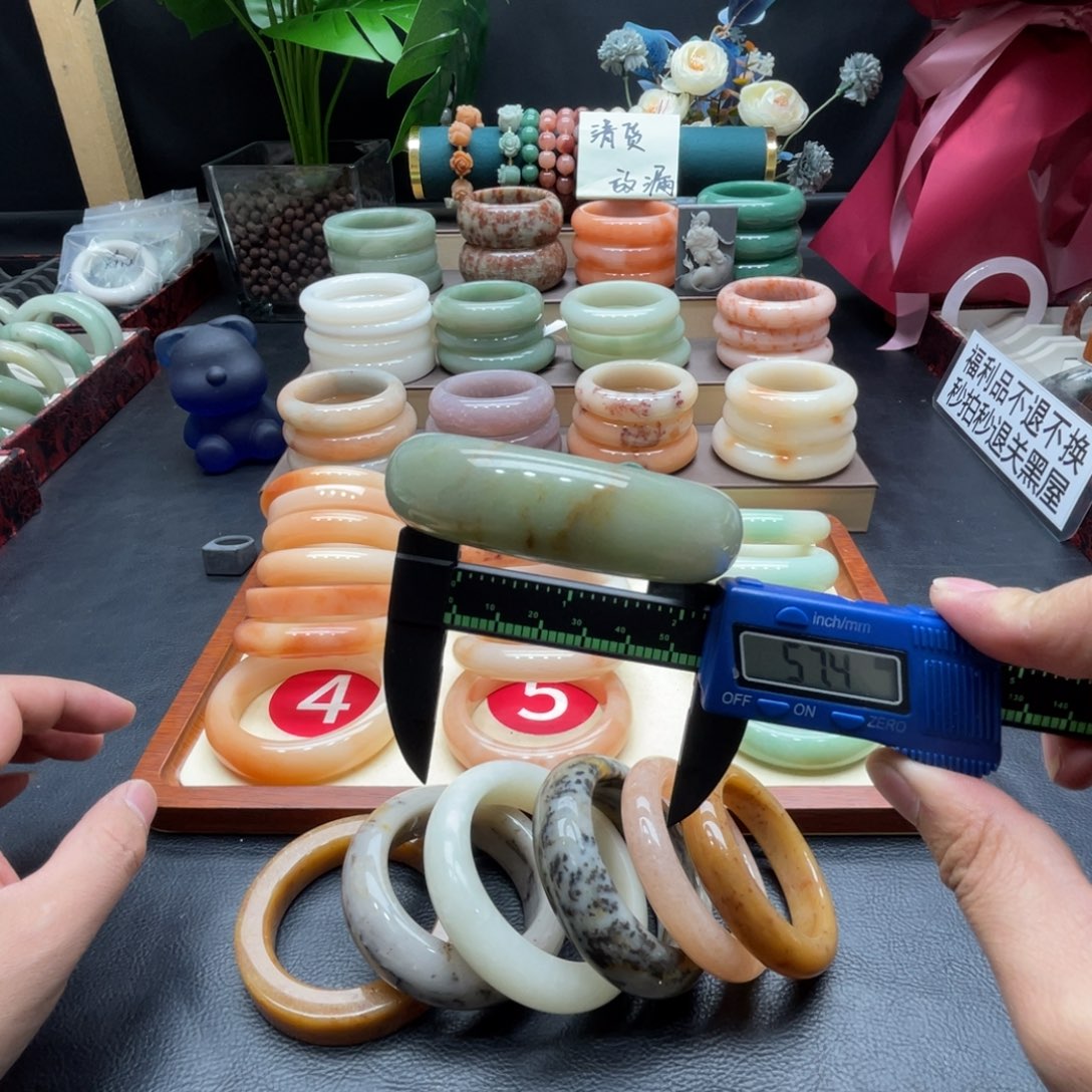 石英质玉未镶嵌手镯
