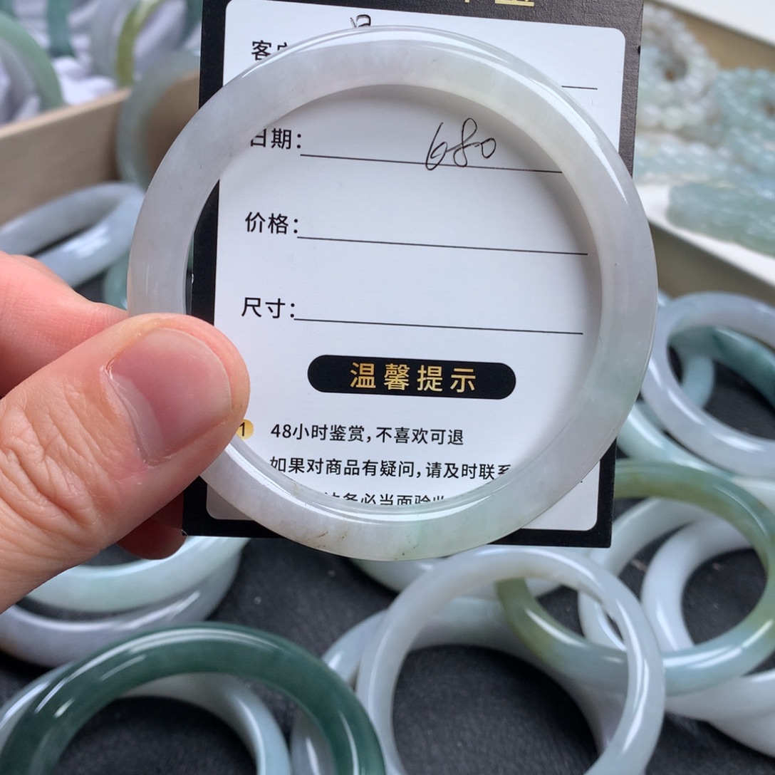 *****翡翠未镶嵌手镯成品