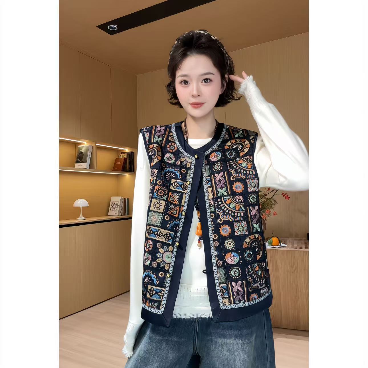 欧尼私服【国风格子刺绣马甲】2025新款花卉缎面刺绣马夹2512C9353