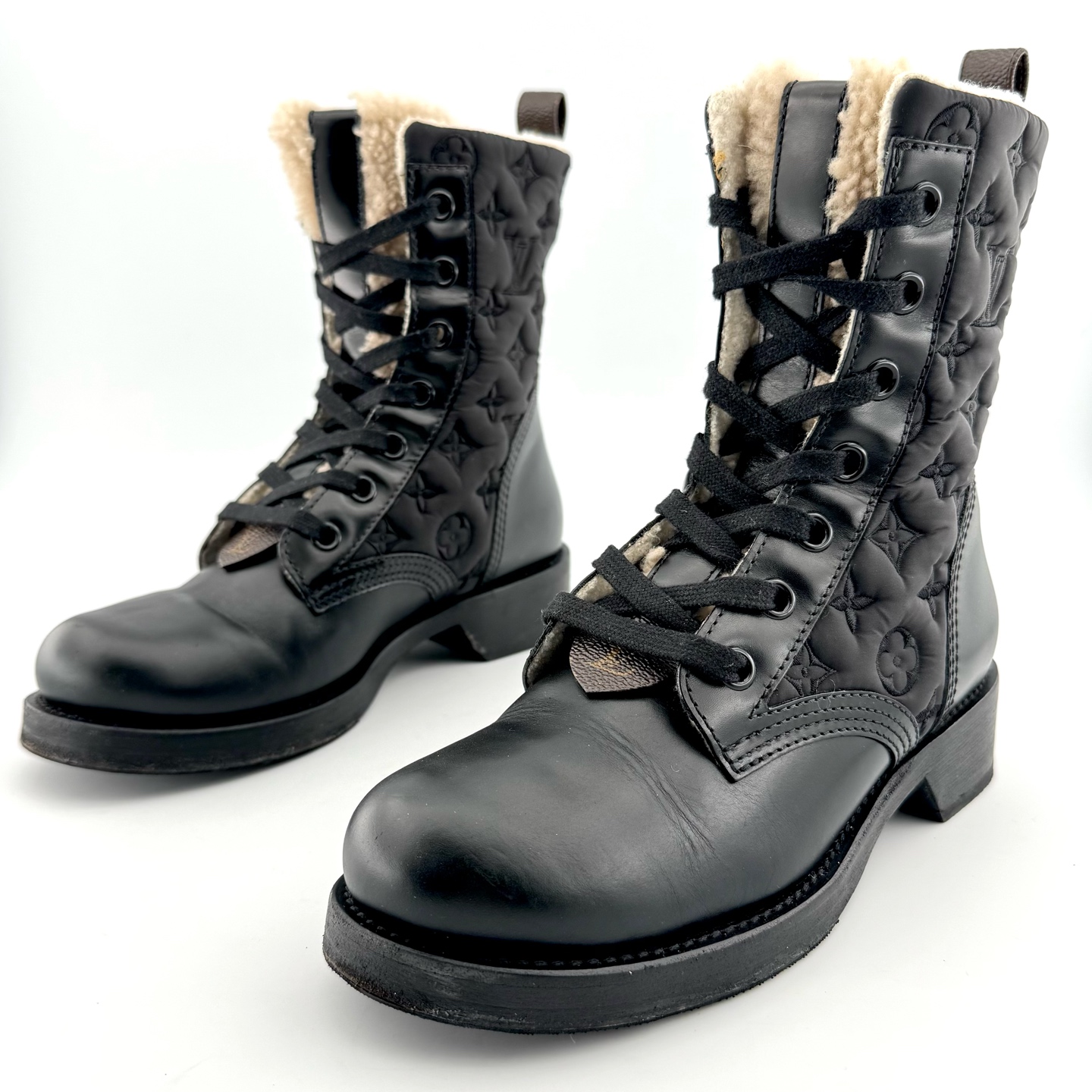 99新 LouisVuitton/路易威登 ois 38码 马丁靴 D4605