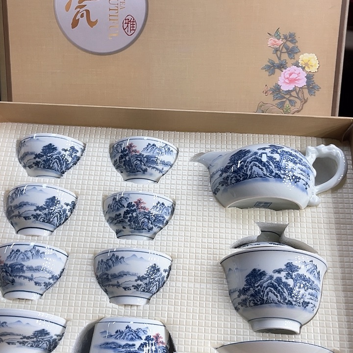 孤品茶具套装等。