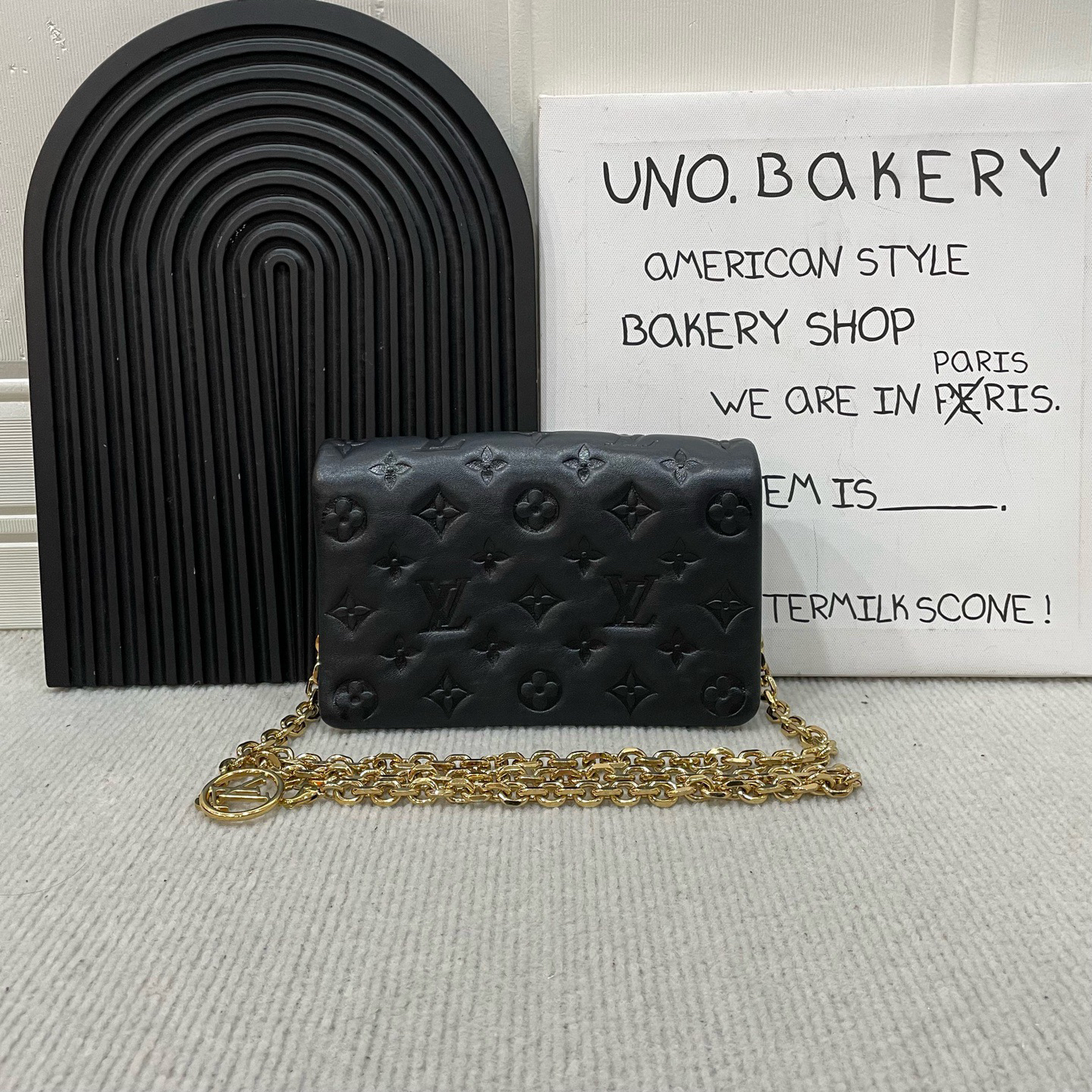 95新 LouisVuitton/路易威登 Pochette Coussin黑色全皮链条包 