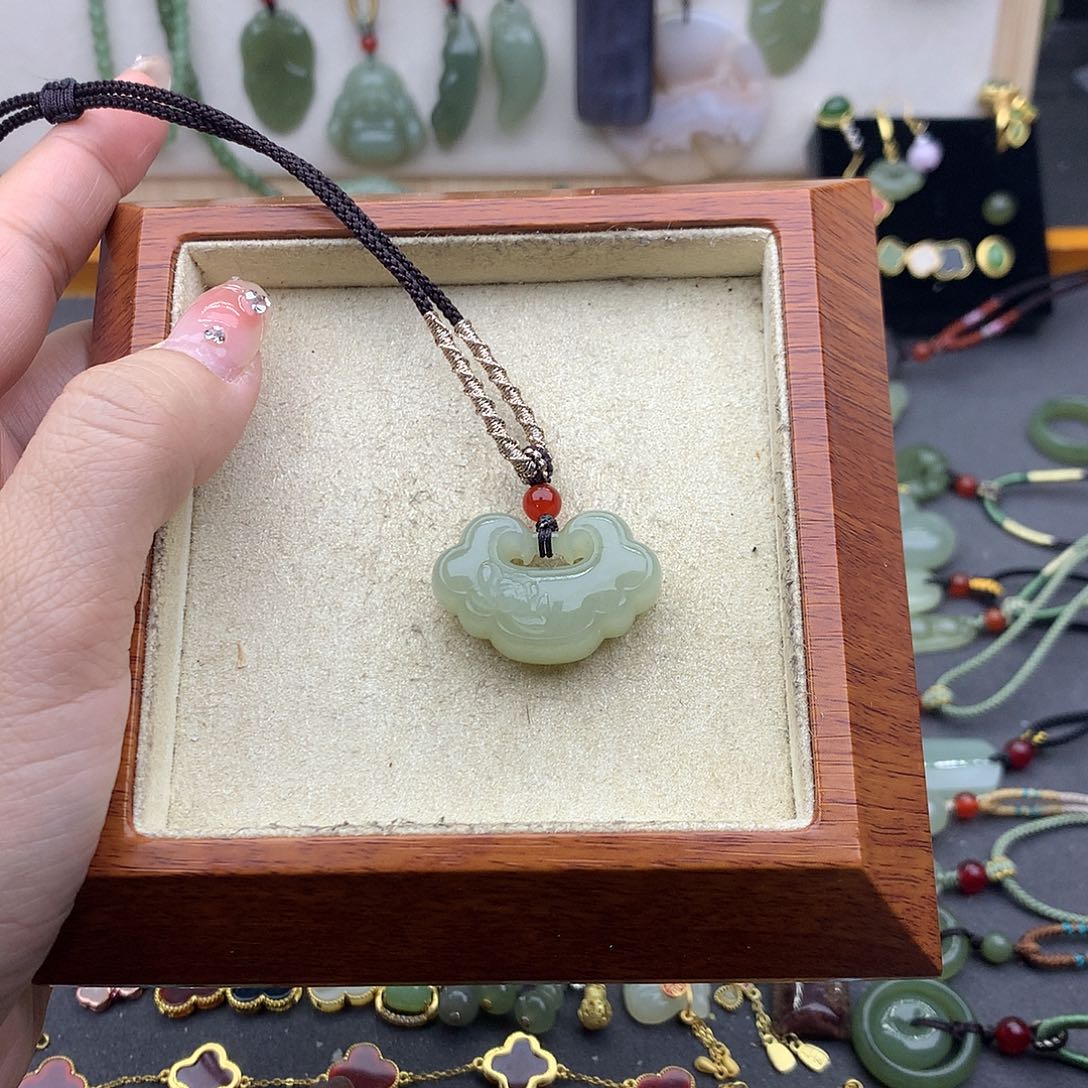 和田玉吊坠(不含链)未镶嵌