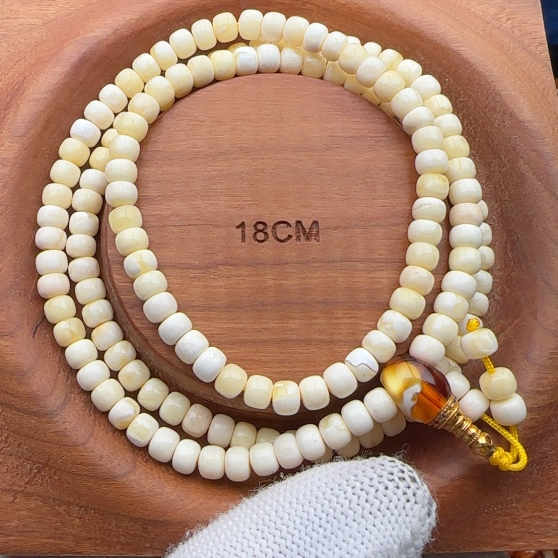 琥珀未镶嵌裸石5尺寸