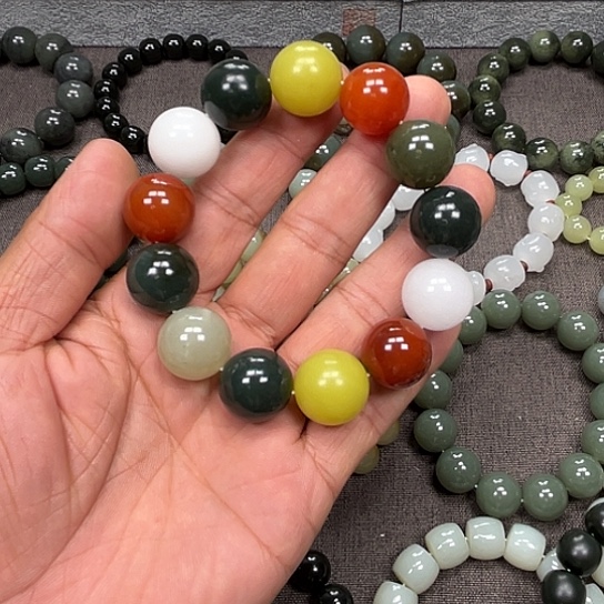 和田玉未镶嵌手链