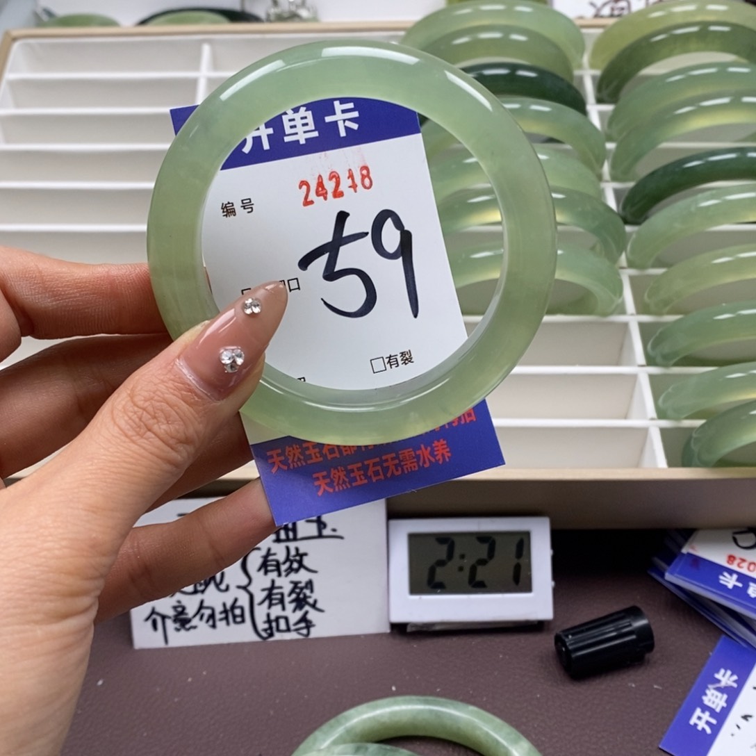 蛇纹石玉手镯未镶嵌