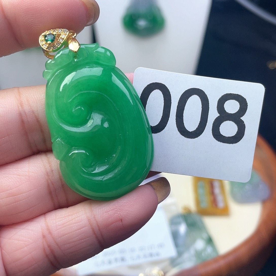 翡翠吊坠(赠链)未镶嵌