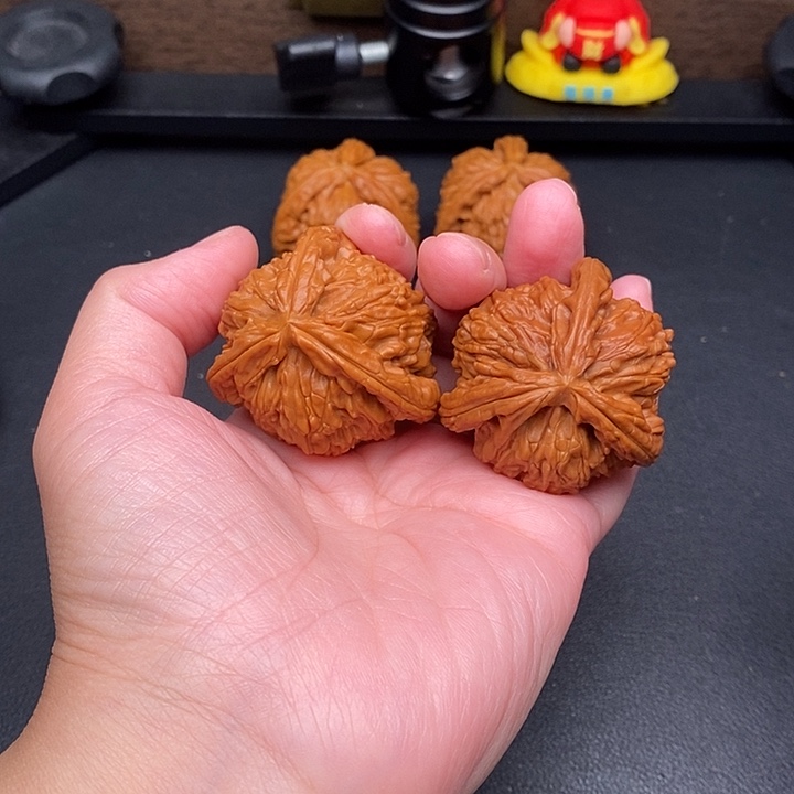 刘***鹏文玩核桃把件白奔