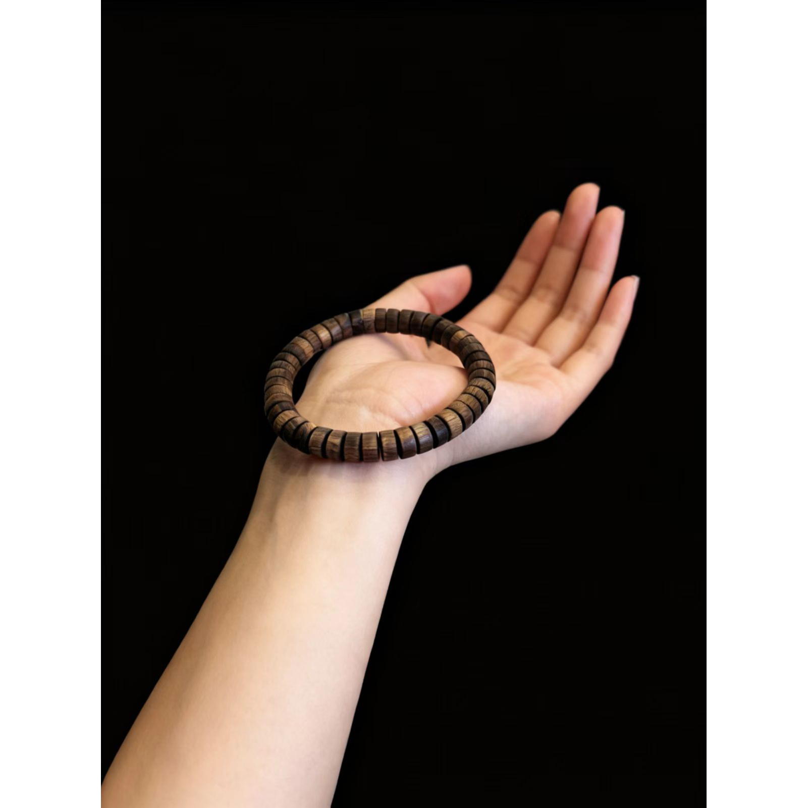 越南芽庄一代偏财雷料白棋沉水直切片珠单圈（纹理随型）