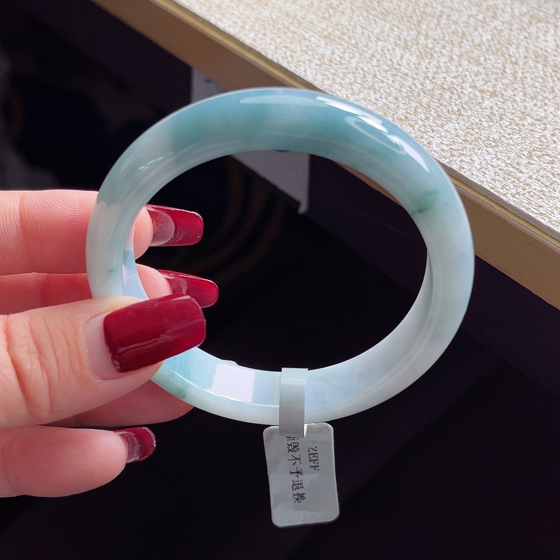 翡翠手镯未镶嵌手镯