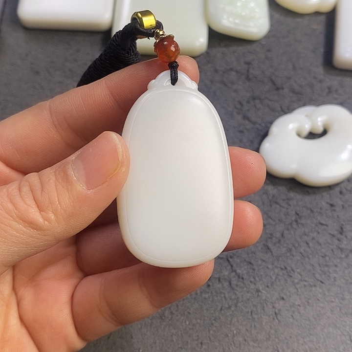 宋****和田玉未镶嵌颈饰