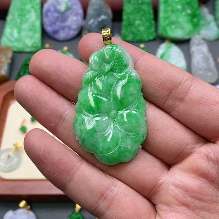 翡翠颈饰未镶嵌吊坠