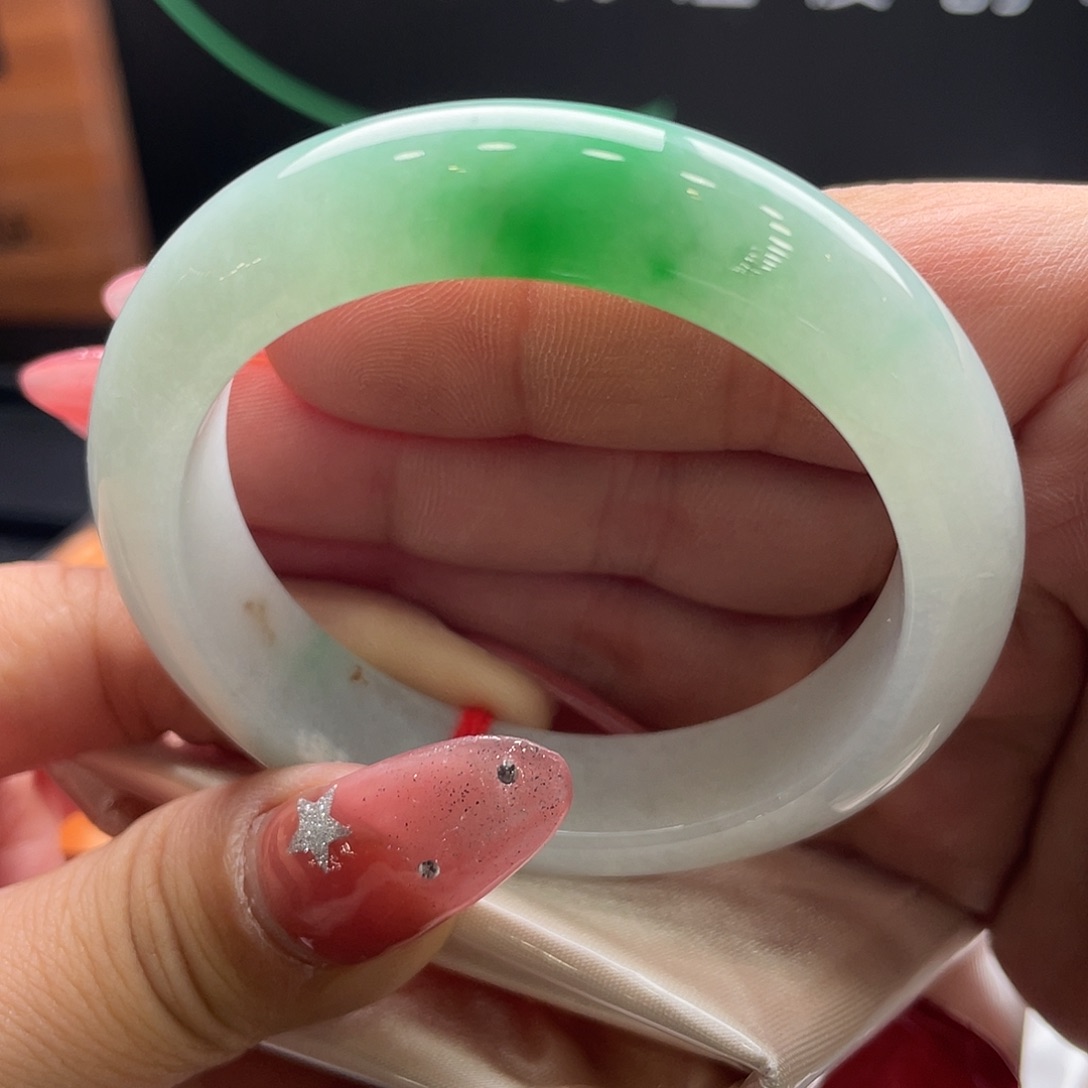 翡翠未镶嵌手镯52.6正圈