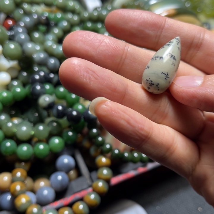 岫岩河磨玉（透闪石质玉）未镶嵌手链