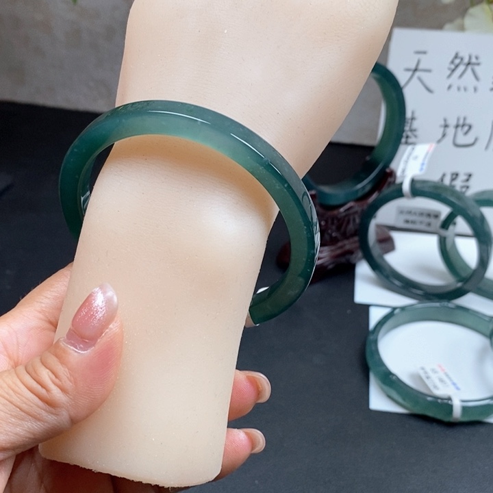 翡翠手镯未镶嵌63尺寸