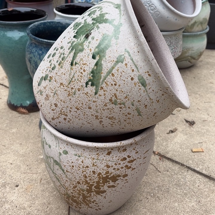 红陶泼墨两个口径20高度20