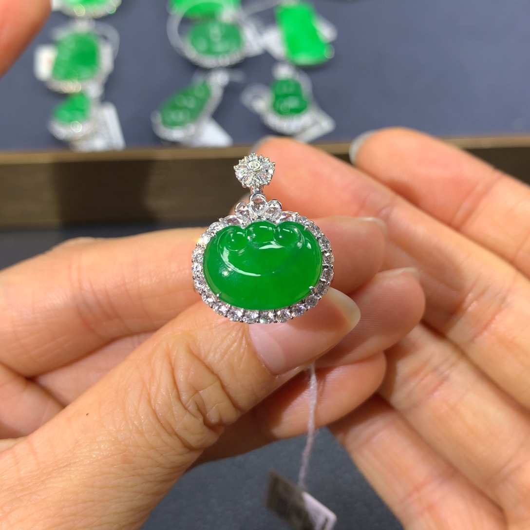 翡翠戒指18K金镶嵌翡翠