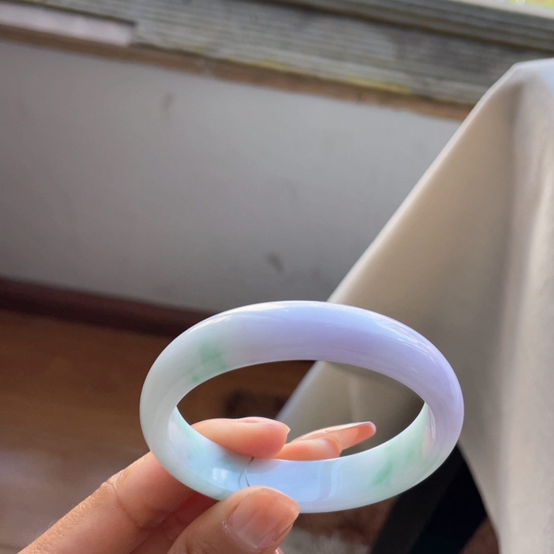 翡翠手镯未镶嵌贵妃