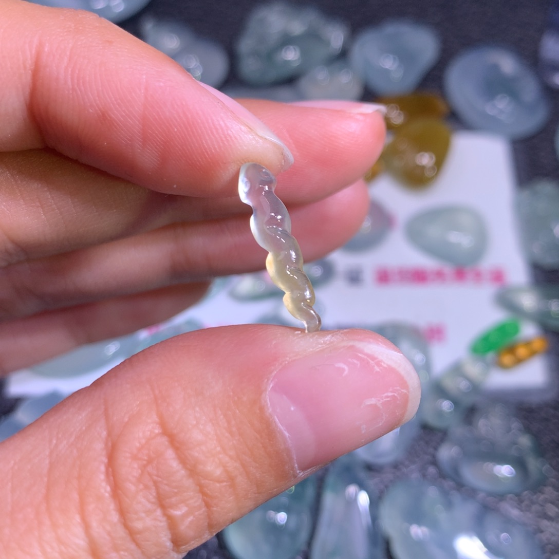 翡翠颈饰未镶嵌翡翠