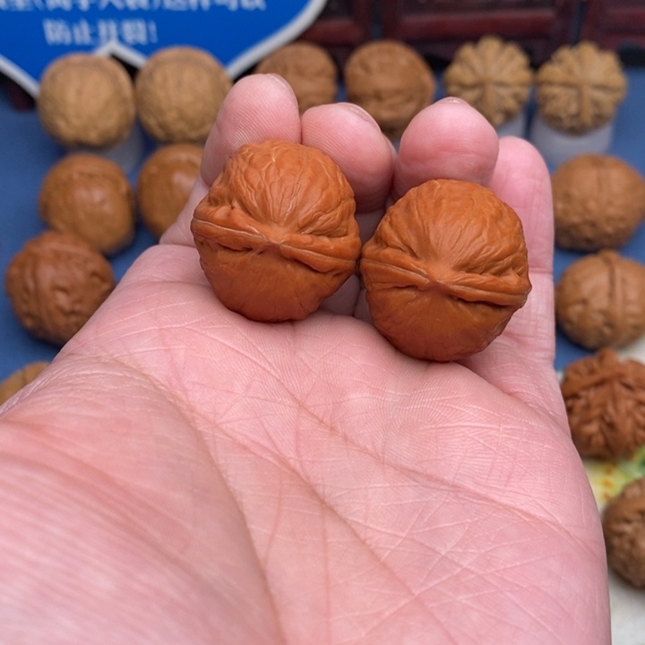 文玩核桃把件龙珠