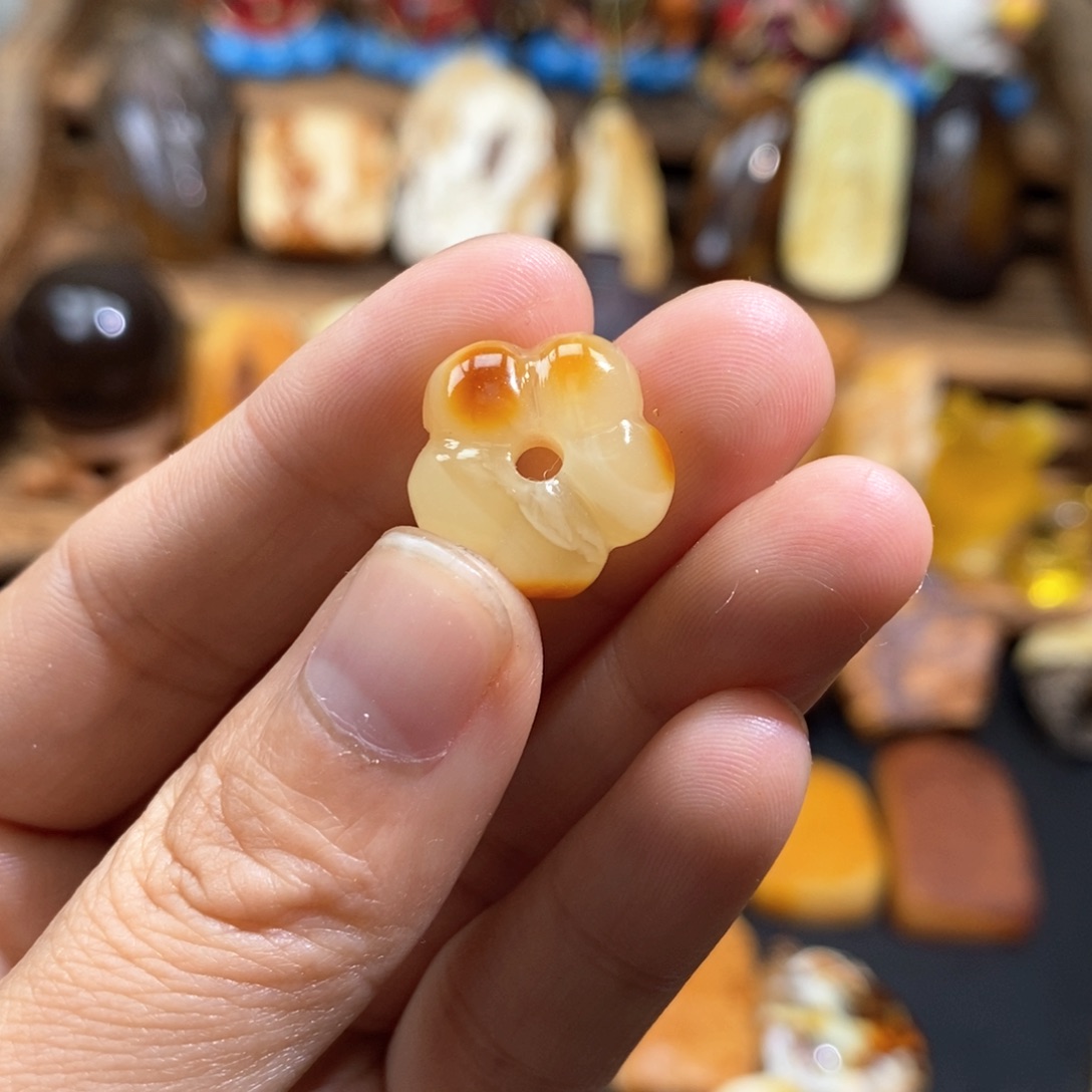 琥珀裸石未镶嵌琥珀