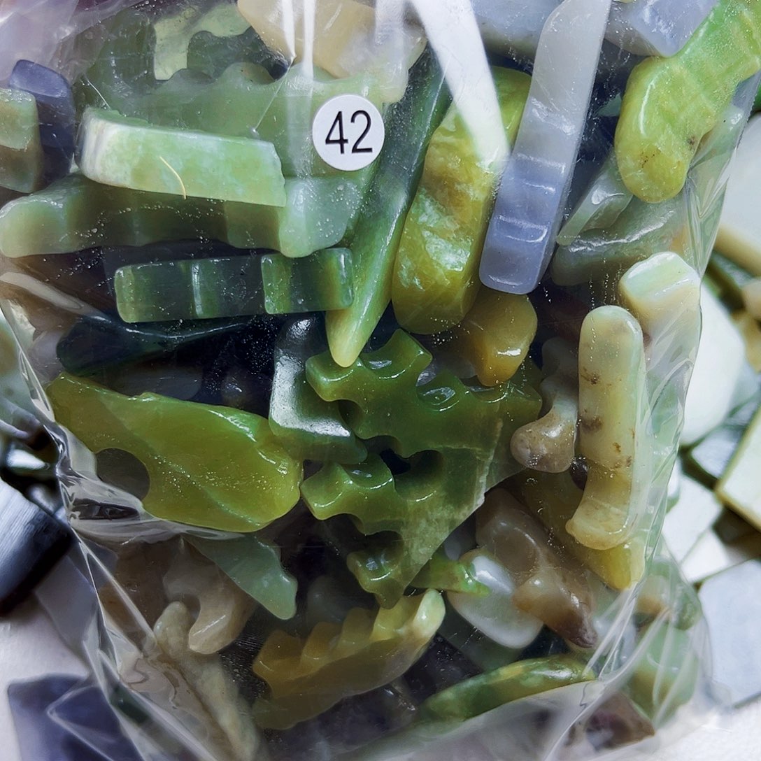 ****嘻和田玉（糖玉）未镶嵌珠宝半成品