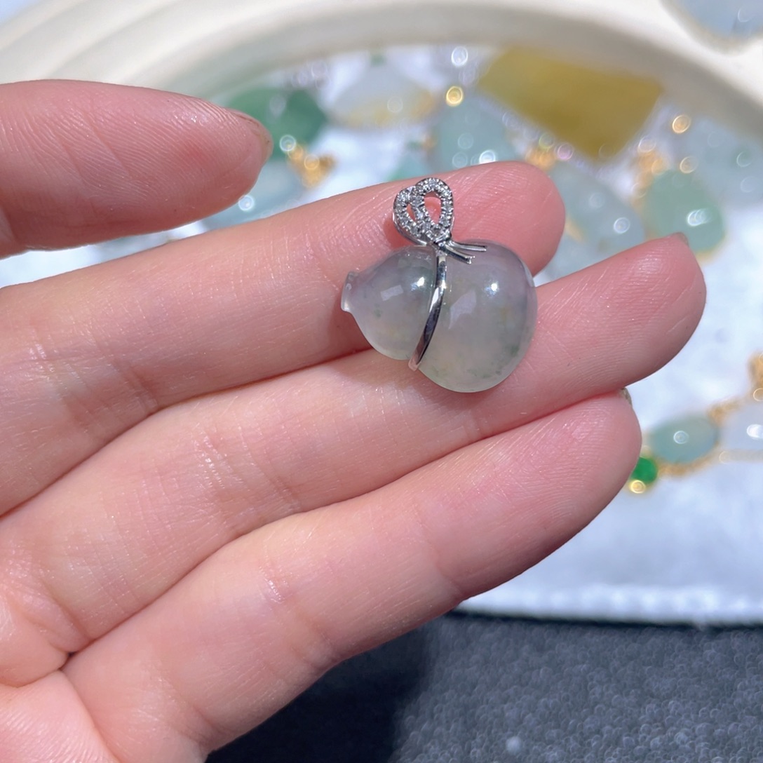 翡翠颈饰18K金镶嵌翡翠