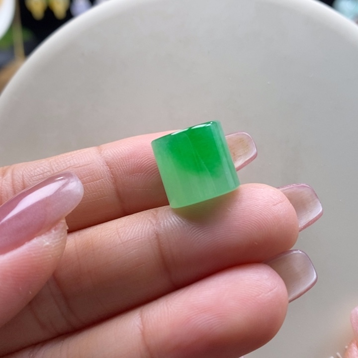 翡翠吊坠(不含链)未镶嵌翡翠冰阳绿桶珠