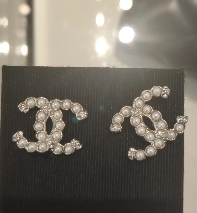 99新 Chanel/香奈儿 素款 珍珠 镶钻 银色 经典 中号 耳钉耳饰20V