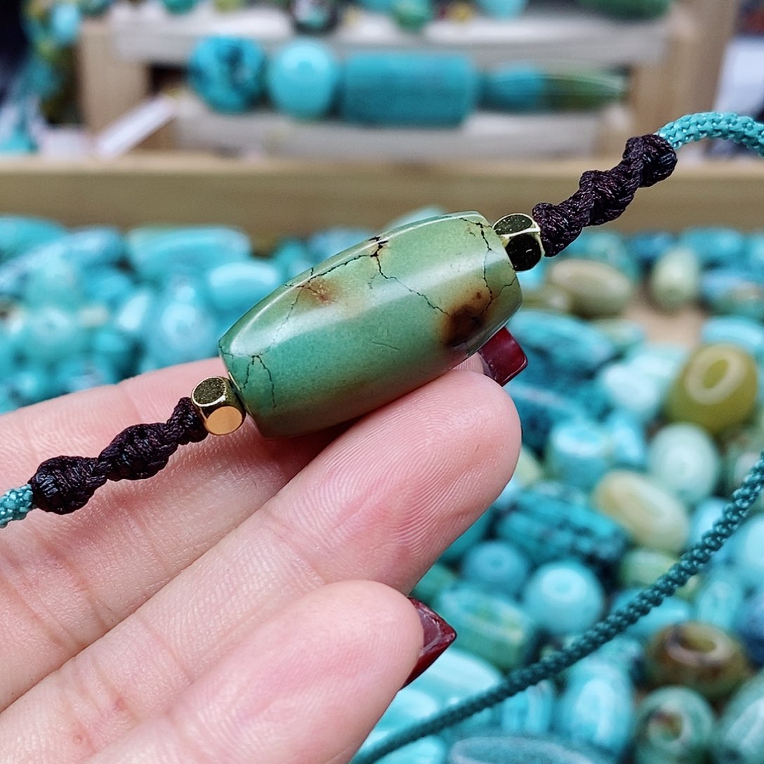 绿松石颈饰未镶嵌