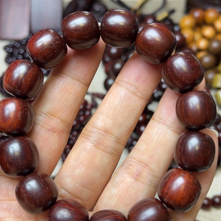 紫檀木类端景台印度小叶紫檀1.5老型珠无油无蜡