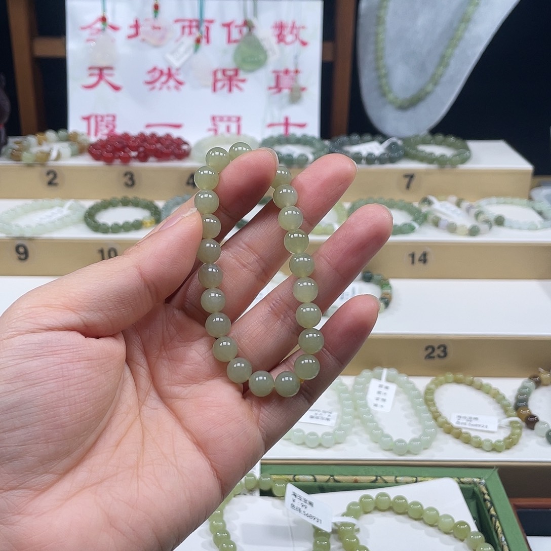 陌***然和田玉未镶嵌手链