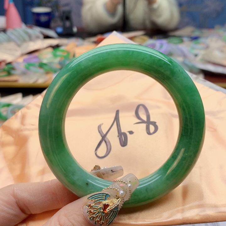 翡翠手镯未镶嵌翡翠手镯