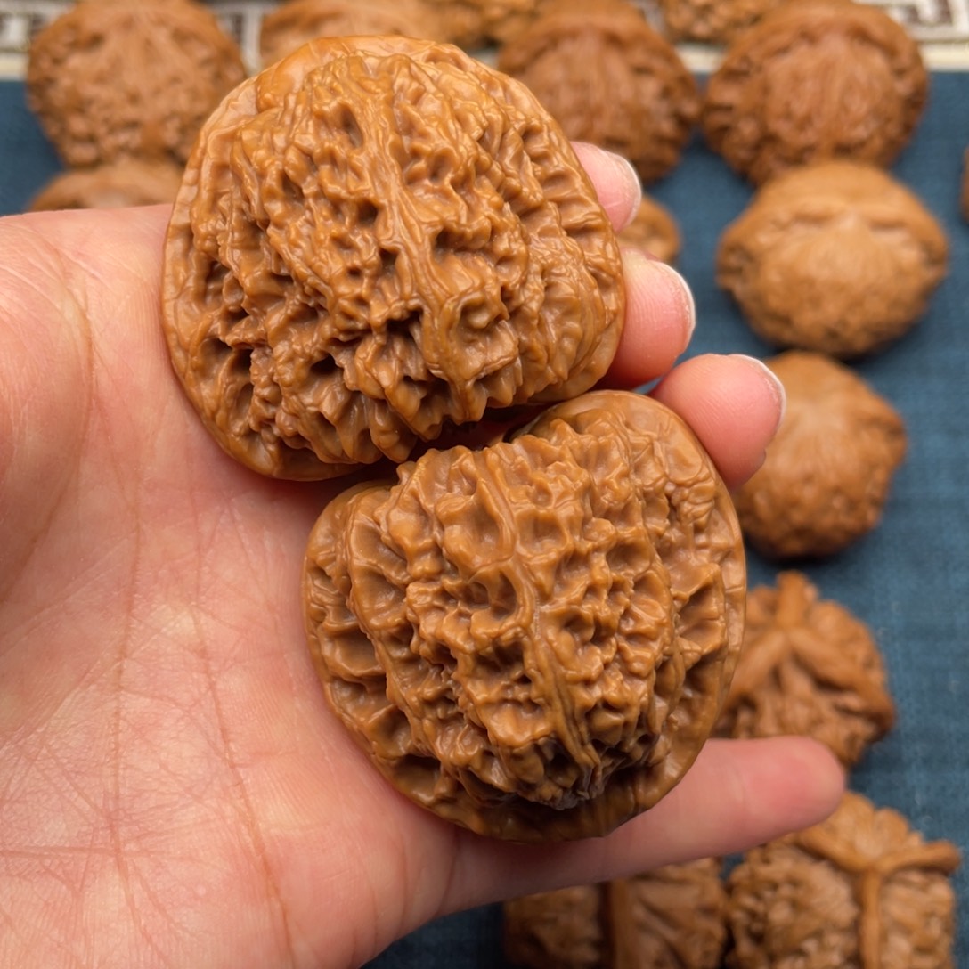 文玩核桃把件44精品三角疆49克