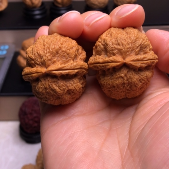 文玩核桃把件鱼子纹绣球55