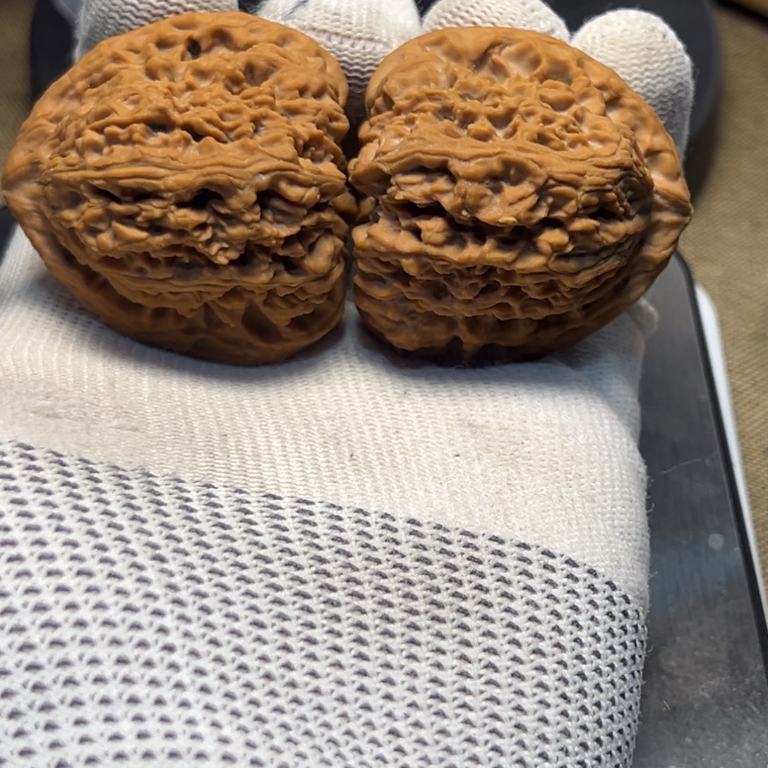 吊坠文玩核桃43.7三角红皮 50g