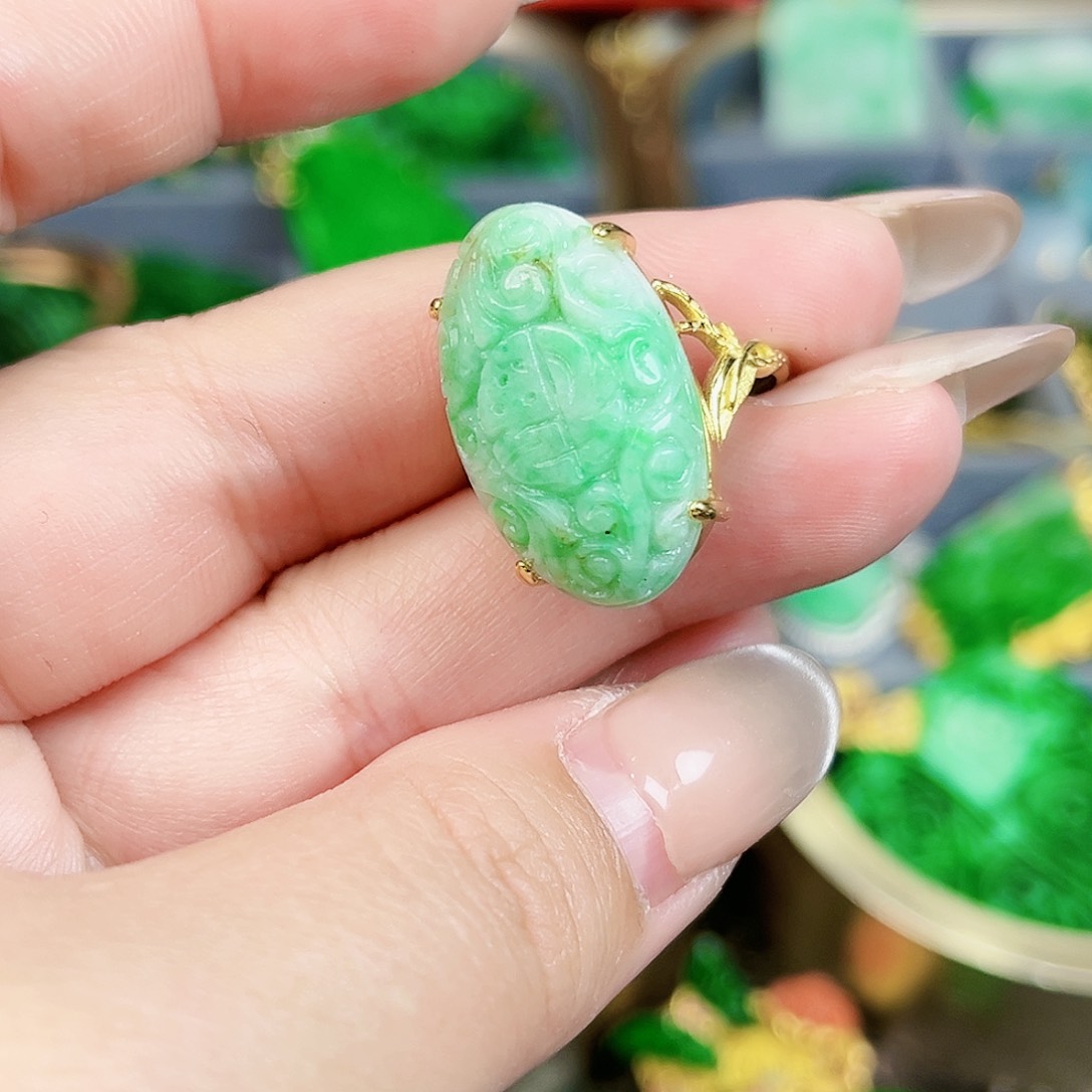 翡翠颈饰银S925镶嵌戒指