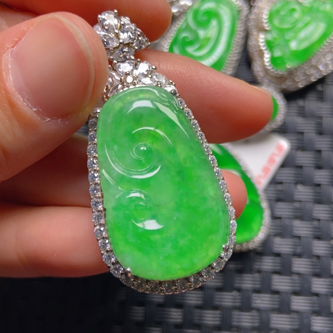 翡翠银S925镶嵌颈饰如意吊坠