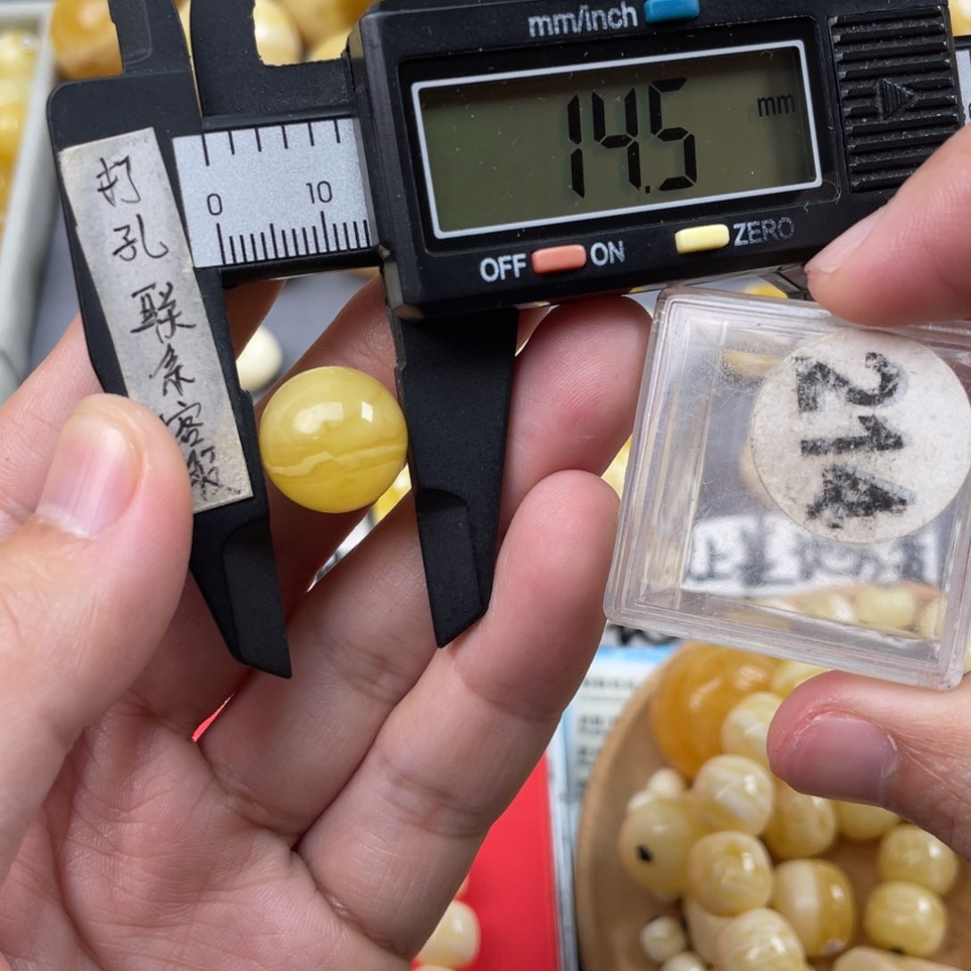 蜜蜡珠宝奇石未镶嵌